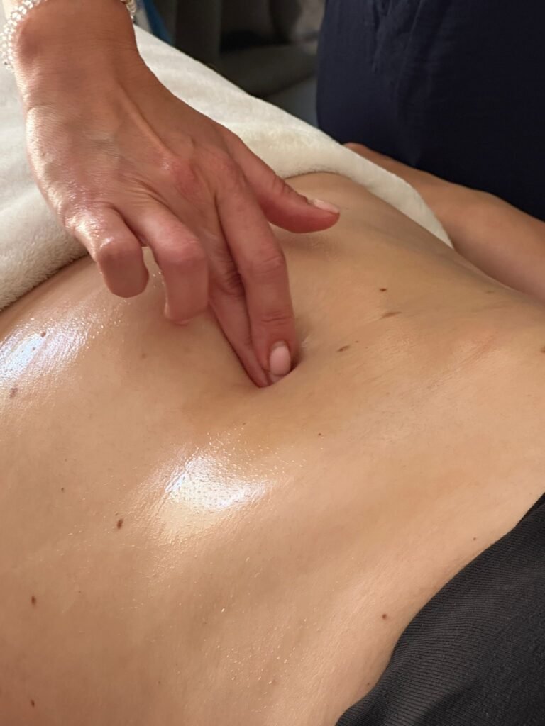 Angelique Bourges, Ventabren, Coudoux, thérapeute, holistique, massage, bien-être, Naturopathe, réflexologie, mal de ventre, digestion difficile, stress